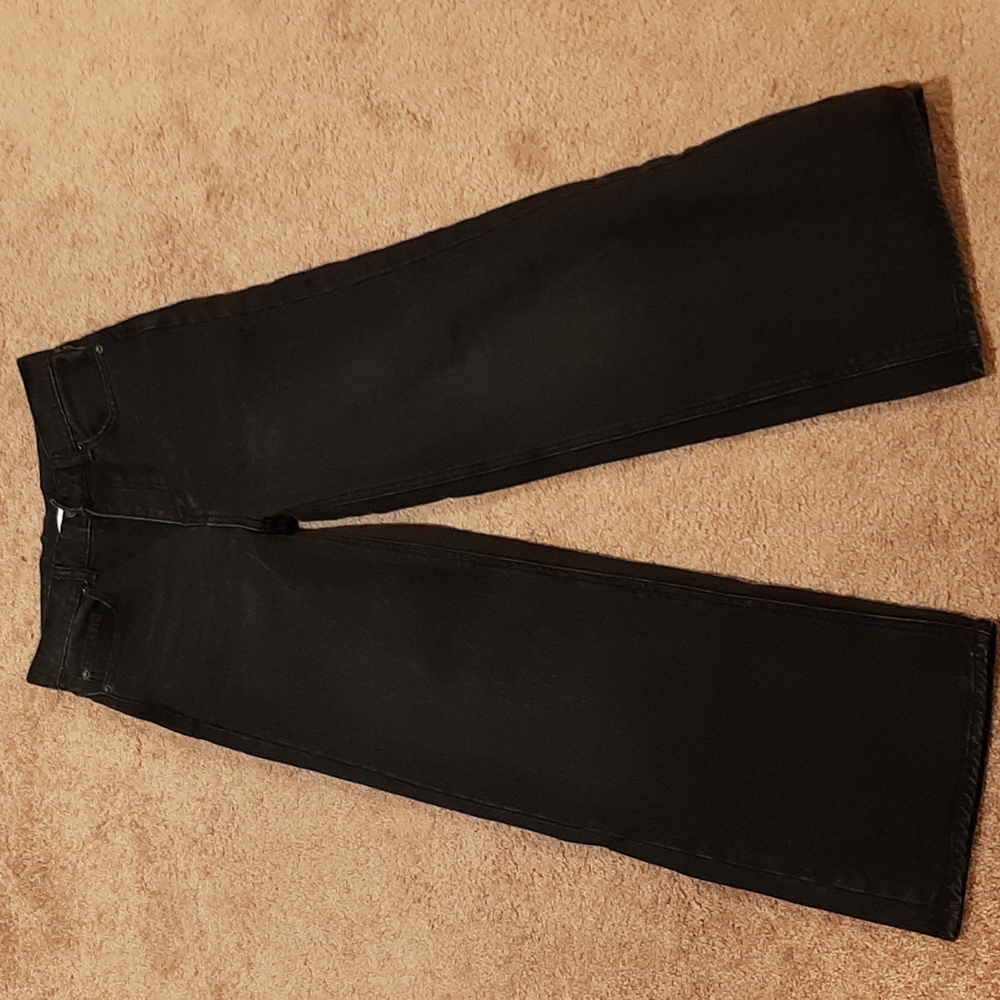 🕷BDG Black High & Wide Jeans (Size 26)🕷